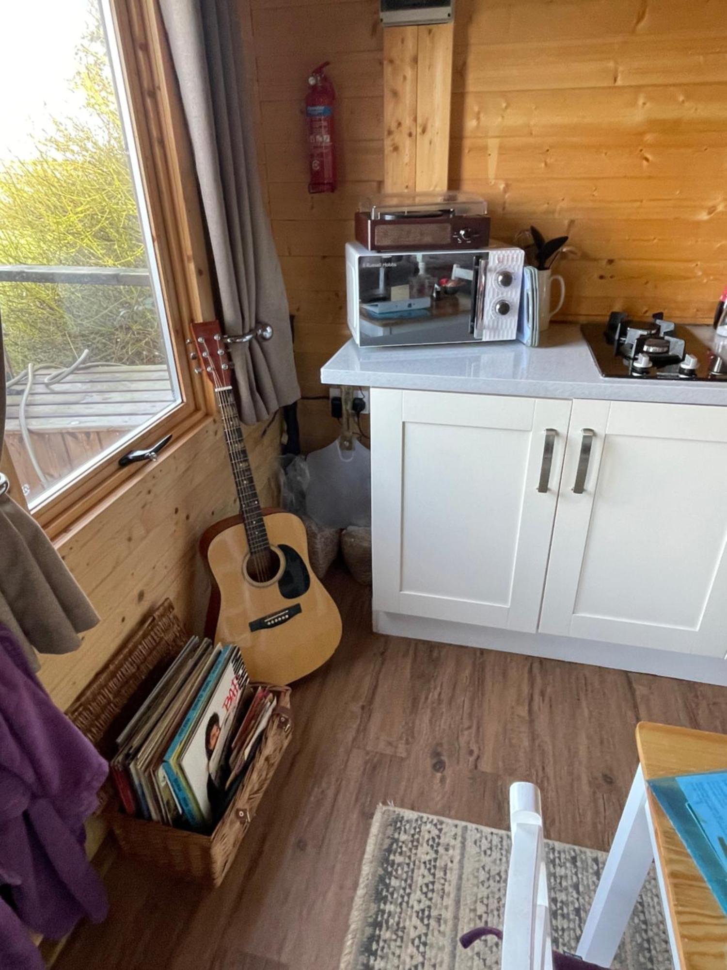 Cosy Cabin In Annie'S Meadow West Meon Exteriör bild