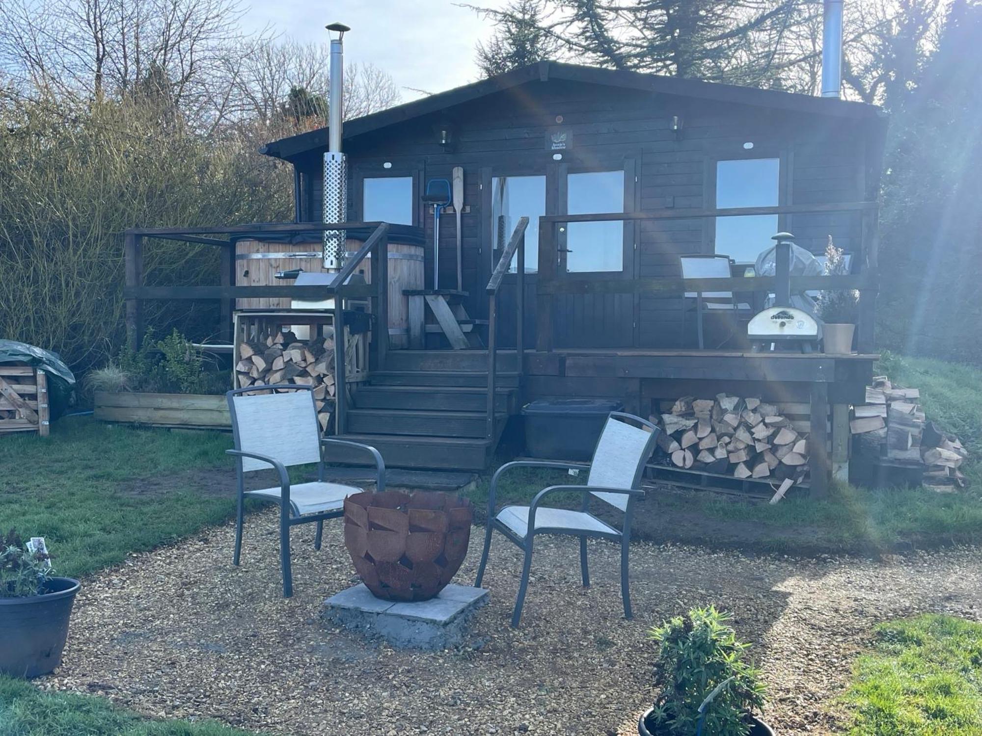 Cosy Cabin In Annie'S Meadow West Meon Exteriör bild